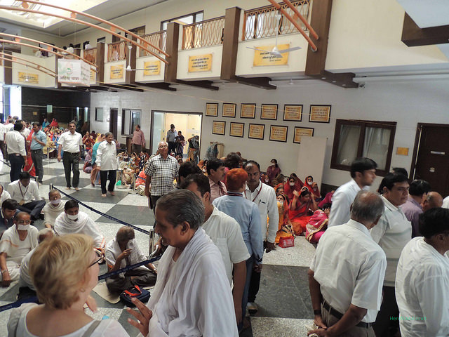 2014.09.17 HN4U @ Delhi N5318 Carla Geerdes, Swami Dharmananda