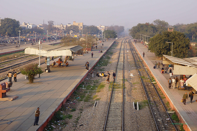 2013.02.12  Delhi Cantt. Railway Station 01448