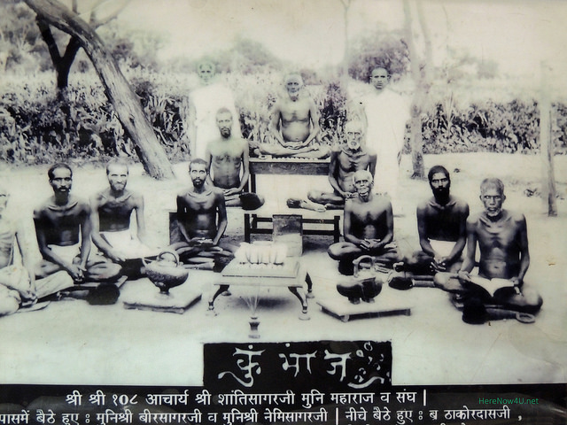2014.01.13 Bangalore - Karnataka Jain Bhawan - Mahavir Temple 3701