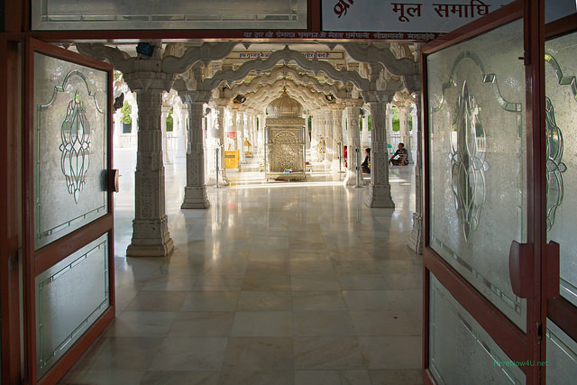 2014.09.18 Mehrauli Dadabari Jain Temple 00295