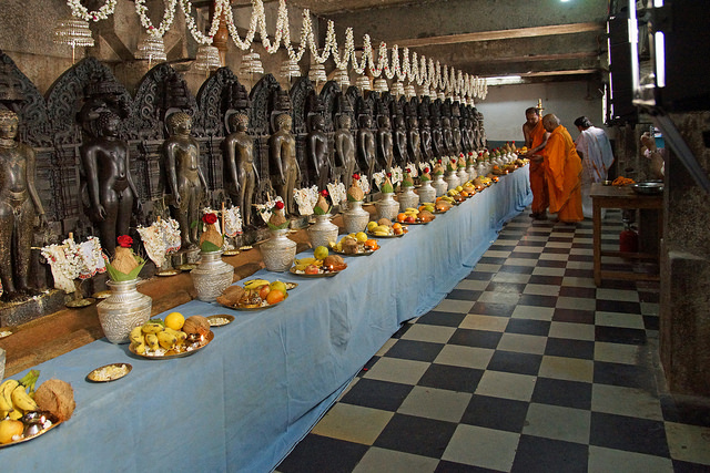 2014.01.14 Shravanabelagola - Abhisheka of 24 Tirthankaras 5725