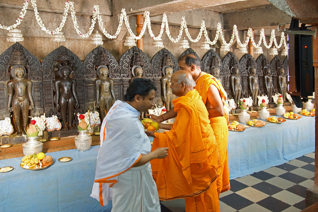 2014.01.14 Shravanabelagola - Abhisheka of 24 Tirthankaras 5698